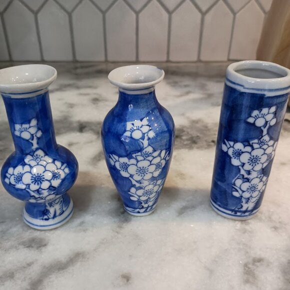 Miniature Asian Inspired Blue and White Vases - Picture 2 of 5